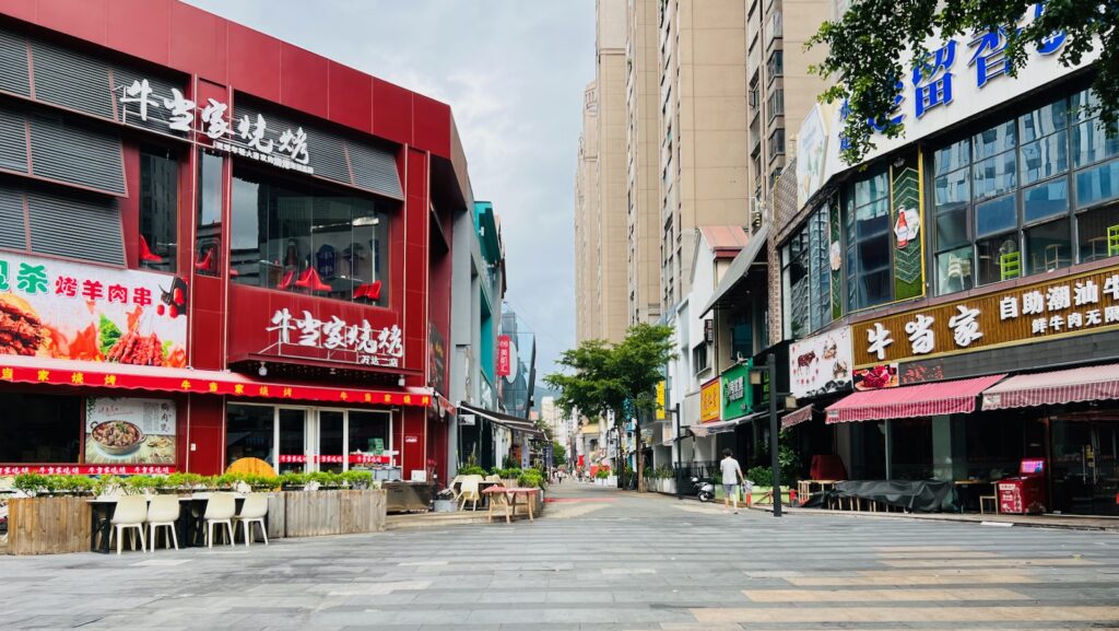 Exploring Longyan - busy side streets